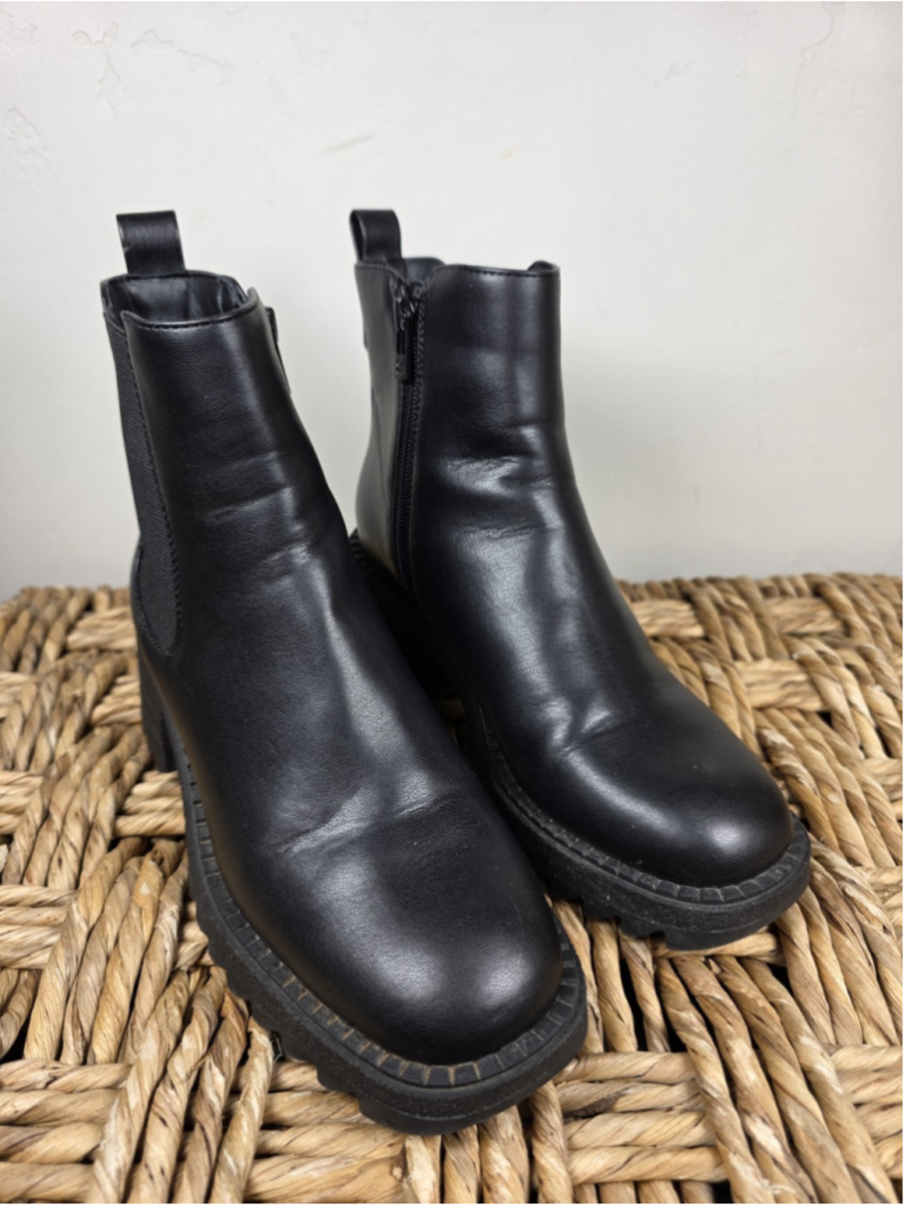 Sam & Libby Womens Sz 6 Black Chelsea Boots Chunky Lug Sole Platform Ankle Zip